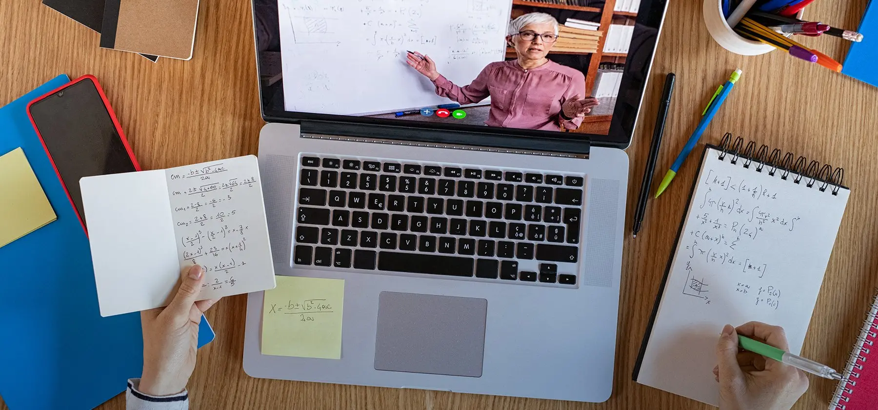 Pessoa fazendo ensino remoto